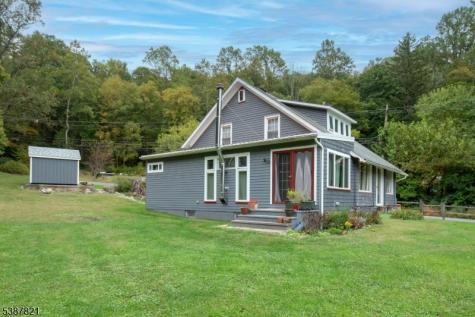 31 Fox Farm Road Lopatcong NJ 08865