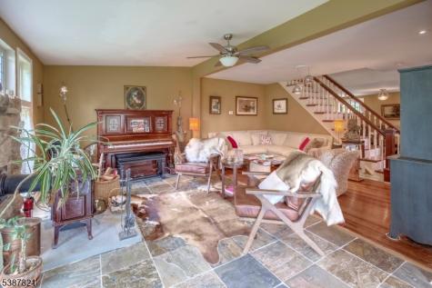 31 Fox Farm Road Lopatcong NJ 08865