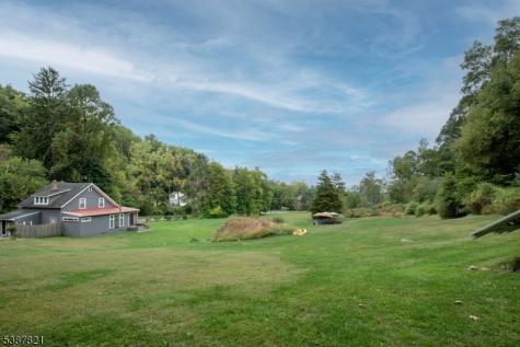31 Fox Farm Road Lopatcong NJ 08865