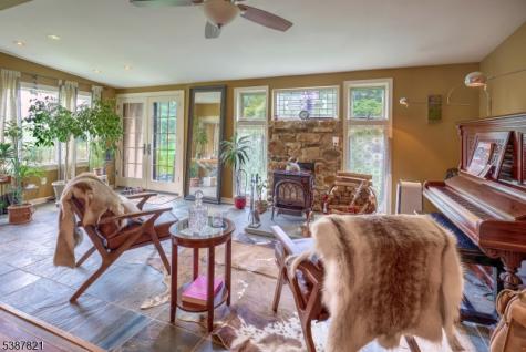 31 Fox Farm Road Lopatcong NJ 08865