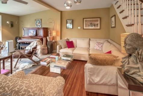 31 Fox Farm Road Lopatcong NJ 08865