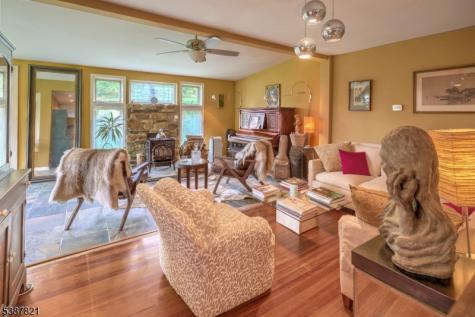 31 Fox Farm Road Lopatcong NJ 08865