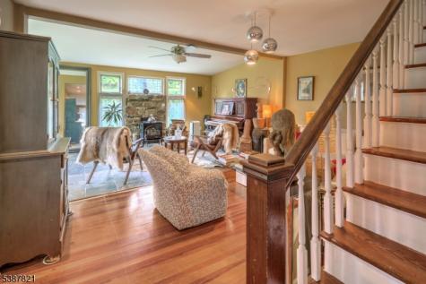 31 Fox Farm Road Lopatcong NJ 08865