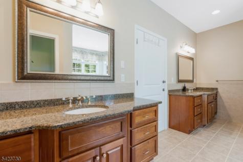 17 Constitution Avenue Roxbury NJ 07876