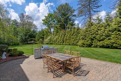 17 Constitution Avenue Roxbury NJ 07876