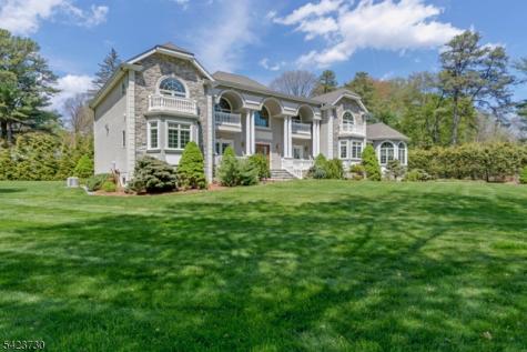 17 Constitution Avenue Roxbury NJ 07876