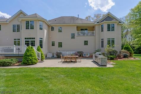 17 Constitution Avenue Roxbury NJ 07876