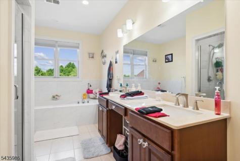 19 Green Valley Way Harmony NJ 08865