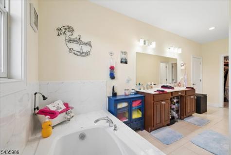 19 Green Valley Way Harmony NJ 08865