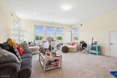 19 Green Valley Way Harmony NJ 08865