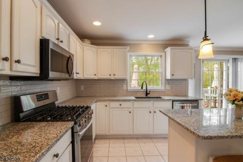14 Chelsea Drive Jefferson NJ 07438