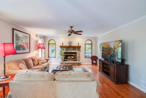 14 Chelsea Drive Jefferson NJ 07438