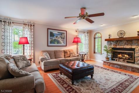 14 Chelsea Drive Jefferson NJ 07438