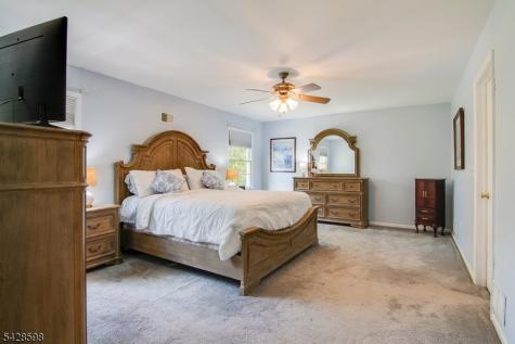14 Chelsea Drive Jefferson NJ 07438