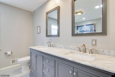 14 Chelsea Drive Jefferson NJ 07438