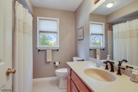 14 Chelsea Drive Jefferson NJ 07438