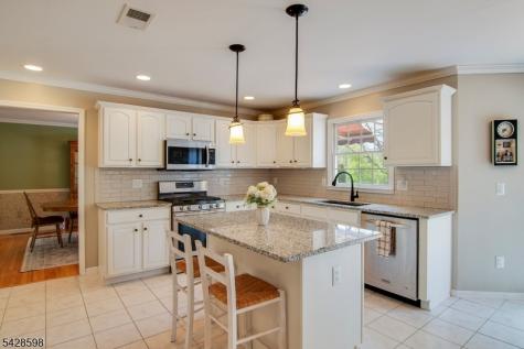 14 Chelsea Drive Jefferson NJ 07438