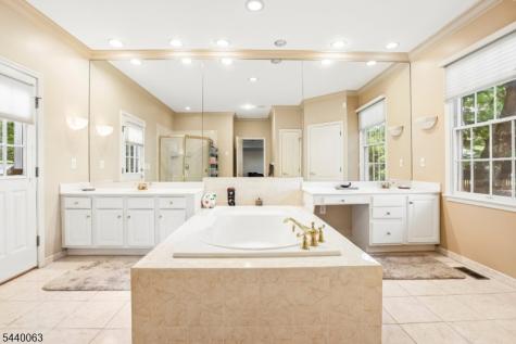 17 Coggins Lane West Orange NJ 07052