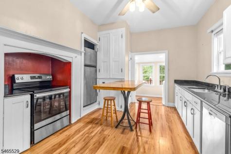 74 Brunswick Avenue Bloomsbury NJ 08804