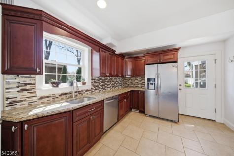 157 Freeman Street Woodbridge NJ 07095