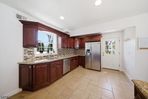157 Freeman Street Woodbridge NJ 07095