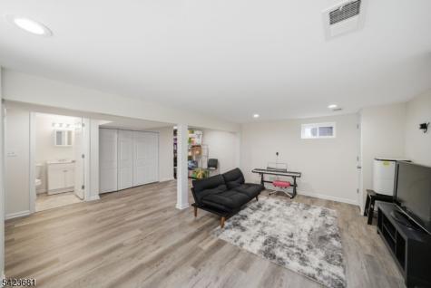 157 Freeman Street Woodbridge NJ 07095