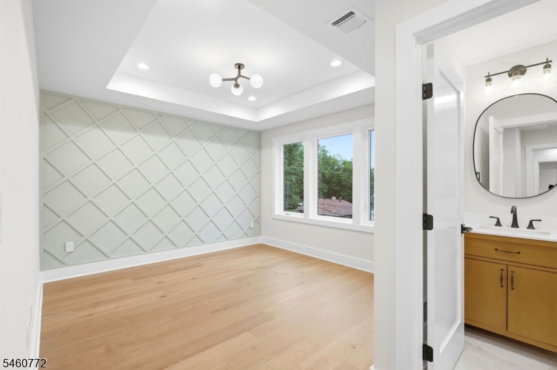 8 Roosevelt Terrace Livingston NJ 07039