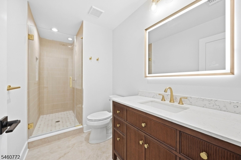 8 Roosevelt Terrace Livingston NJ 07039