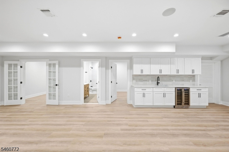 8 Roosevelt Terrace Livingston NJ 07039