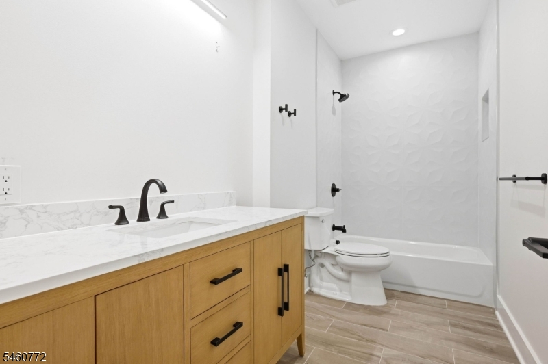 8 Roosevelt Terrace Livingston NJ 07039