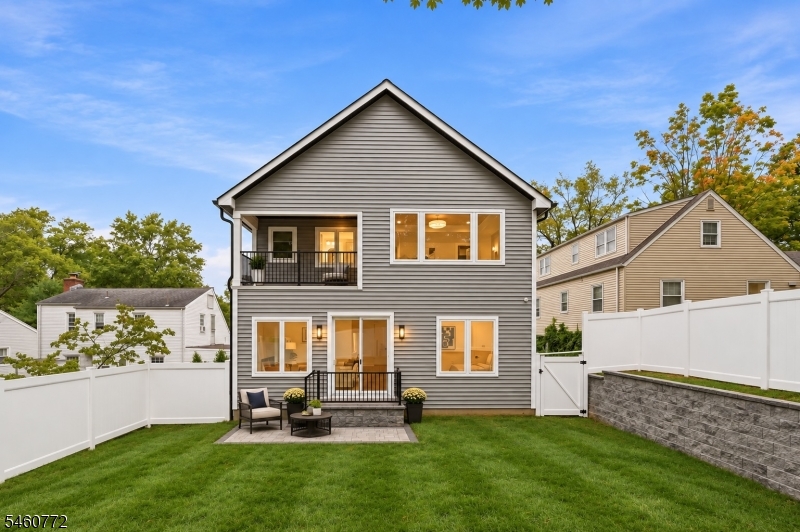 8 Roosevelt Terrace Livingston NJ 07039