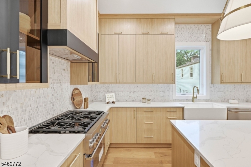 8 Roosevelt Terrace Livingston NJ 07039
