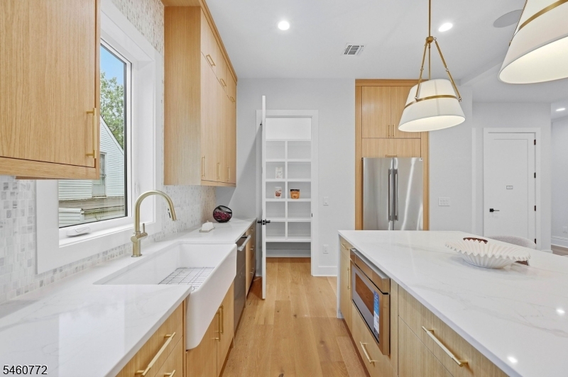 8 Roosevelt Terrace Livingston NJ 07039