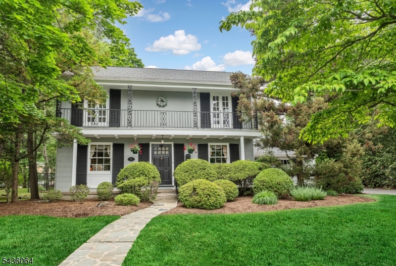 37 Van Dyke Drive Hohokus NJ 07423