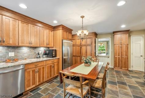 37 Van Dyke Drive Hohokus NJ 07423