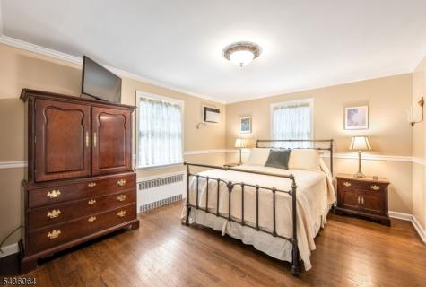 37 Van Dyke Drive Hohokus NJ 07423