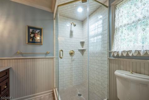 37 Van Dyke Drive Hohokus NJ 07423