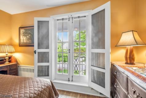 37 Van Dyke Drive Hohokus NJ 07423