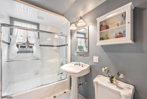 37 Van Dyke Drive Hohokus NJ 07423