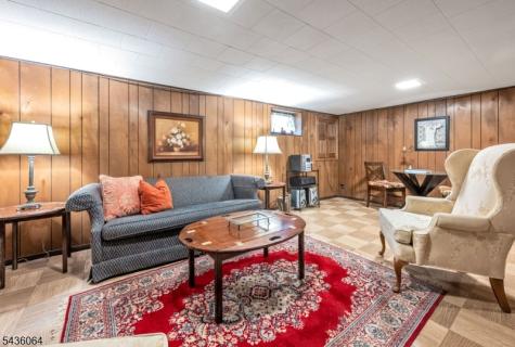37 Van Dyke Drive Hohokus NJ 07423