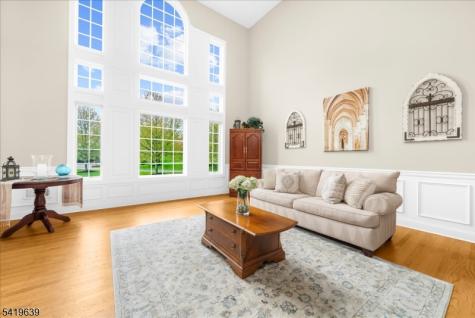 4 Steinbeck Court Alexandria NJ 08848