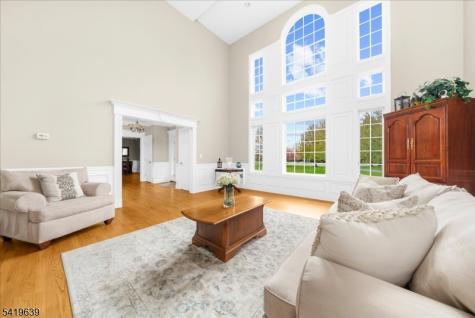 4 Steinbeck Court Alexandria NJ 08848