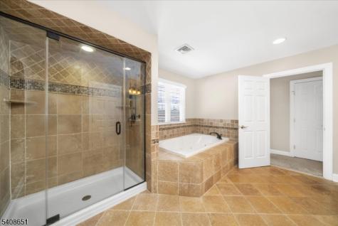 4 Steinbeck Court Alexandria NJ 08848