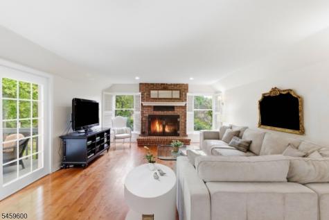 6 Fawn Ridge Road Clinton NJ 08833
