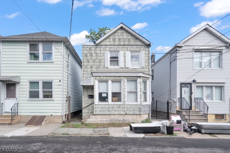 88 Komorn Street Newark NJ 07105