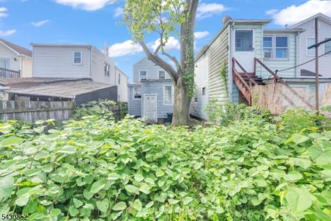88 Komorn Street Newark NJ 07105