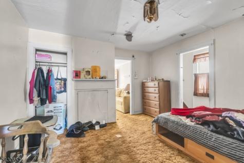 88 Komorn Street Newark NJ 07105