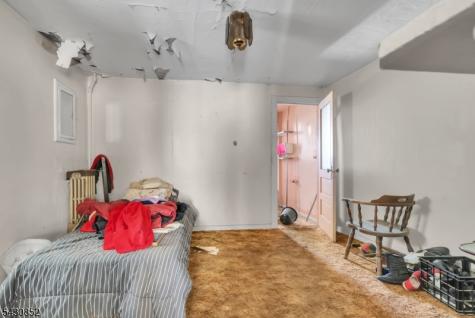 88 Komorn Street Newark NJ 07105