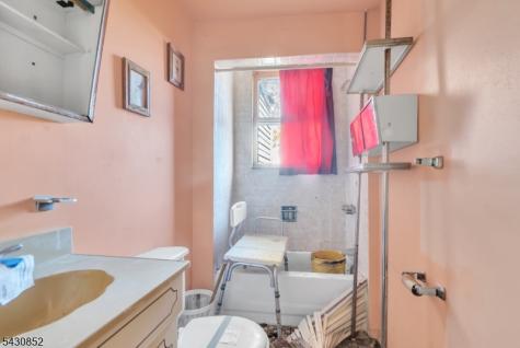 88 Komorn Street Newark NJ 07105