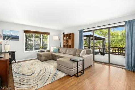 25 Ravenswood Lane Scotch Plains NJ 07076